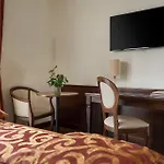 Готель Athena 4*