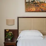 Готель Athena 4*