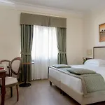 Готель Athena 4*