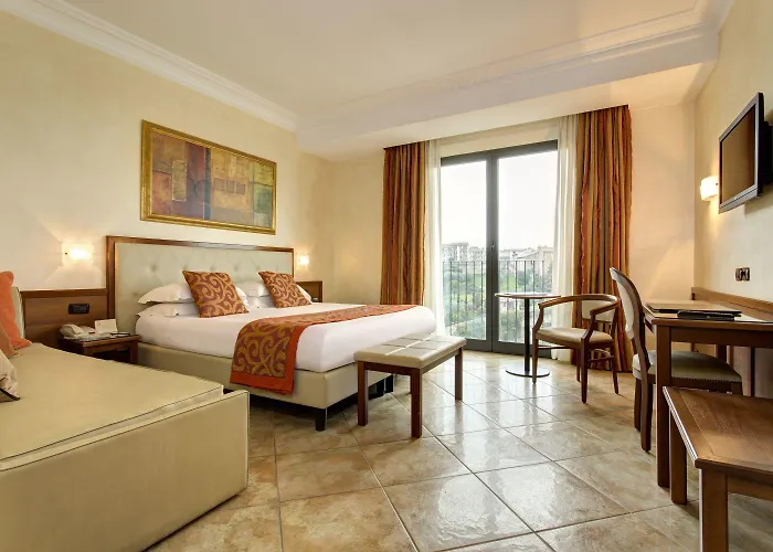 Athena Готель Сієна