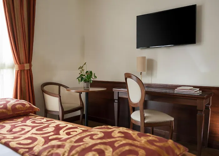 Готель Athena 4*