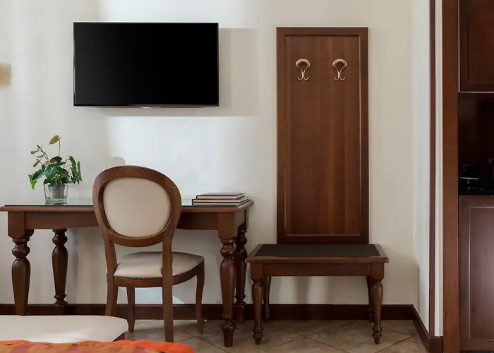 Athena Готель 4*