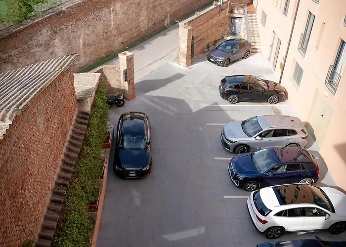 Athena Готель Сієна