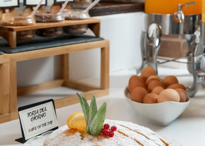 Athena Готель 4*