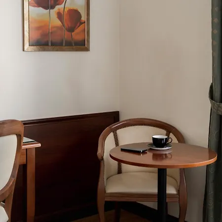 Hotel Athena