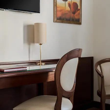 Athena Hotel 4*