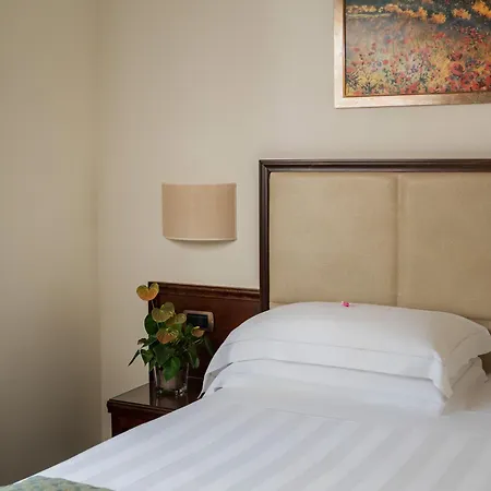 Hotel Athena