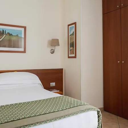 Hotel Athena 4*