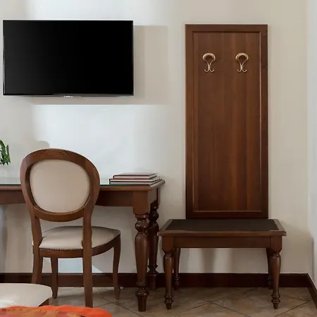 Athena Hotel 4*