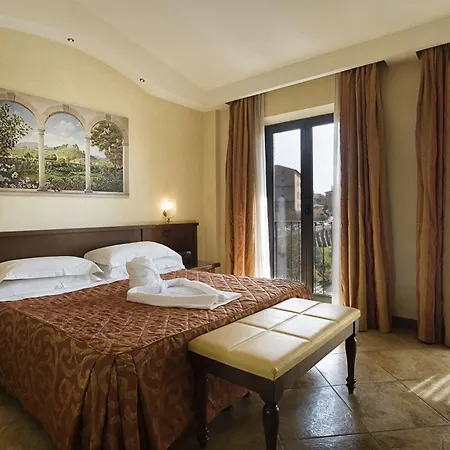 Otel Athena 4*